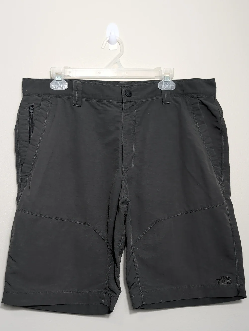 The North Face Men's Charcoal Gray Nylon Cargo Shorts Outdoor Utility Hiking 38